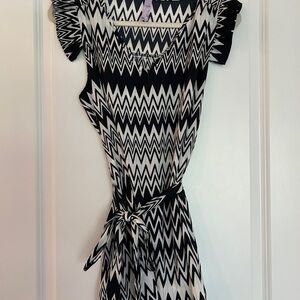 Chic Zigzag Patterned Dress